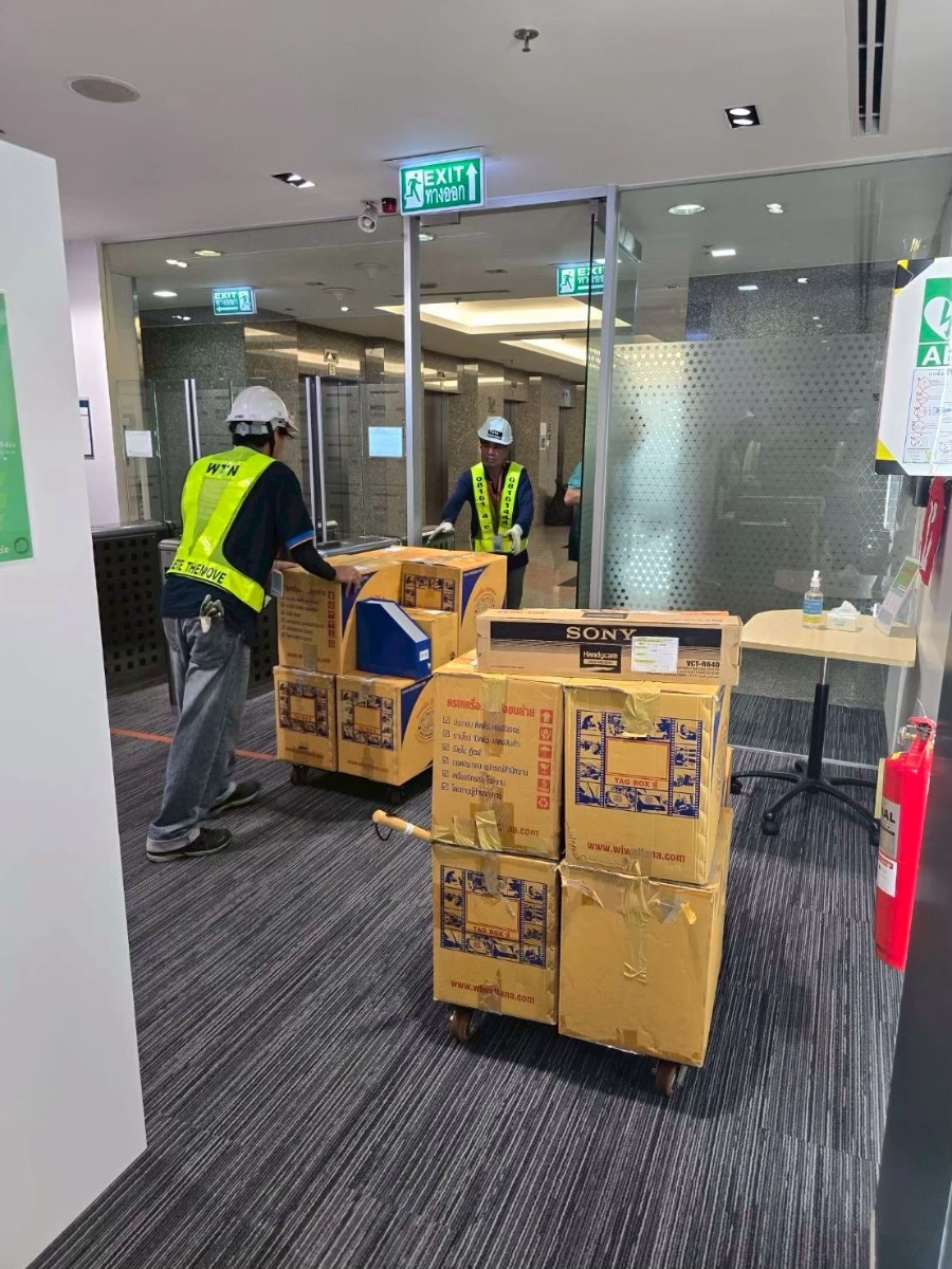 ผลงานการรื้อถอดขนย้ายประกอบติดตั้งเฟอร์นิเจอร์โต๊ะทำงาน